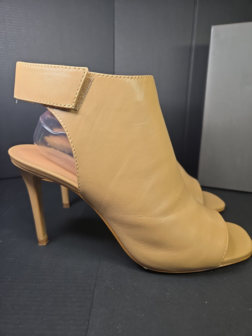 Vince Camuto Anglessi Heeled Sandal / Bootie Sandstone Color Size 11